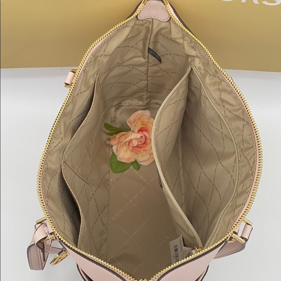 MICHAEL KORS CHARLOTTE LARGE TZ TOTE POWDER BLUSH - Picture 15 of 16